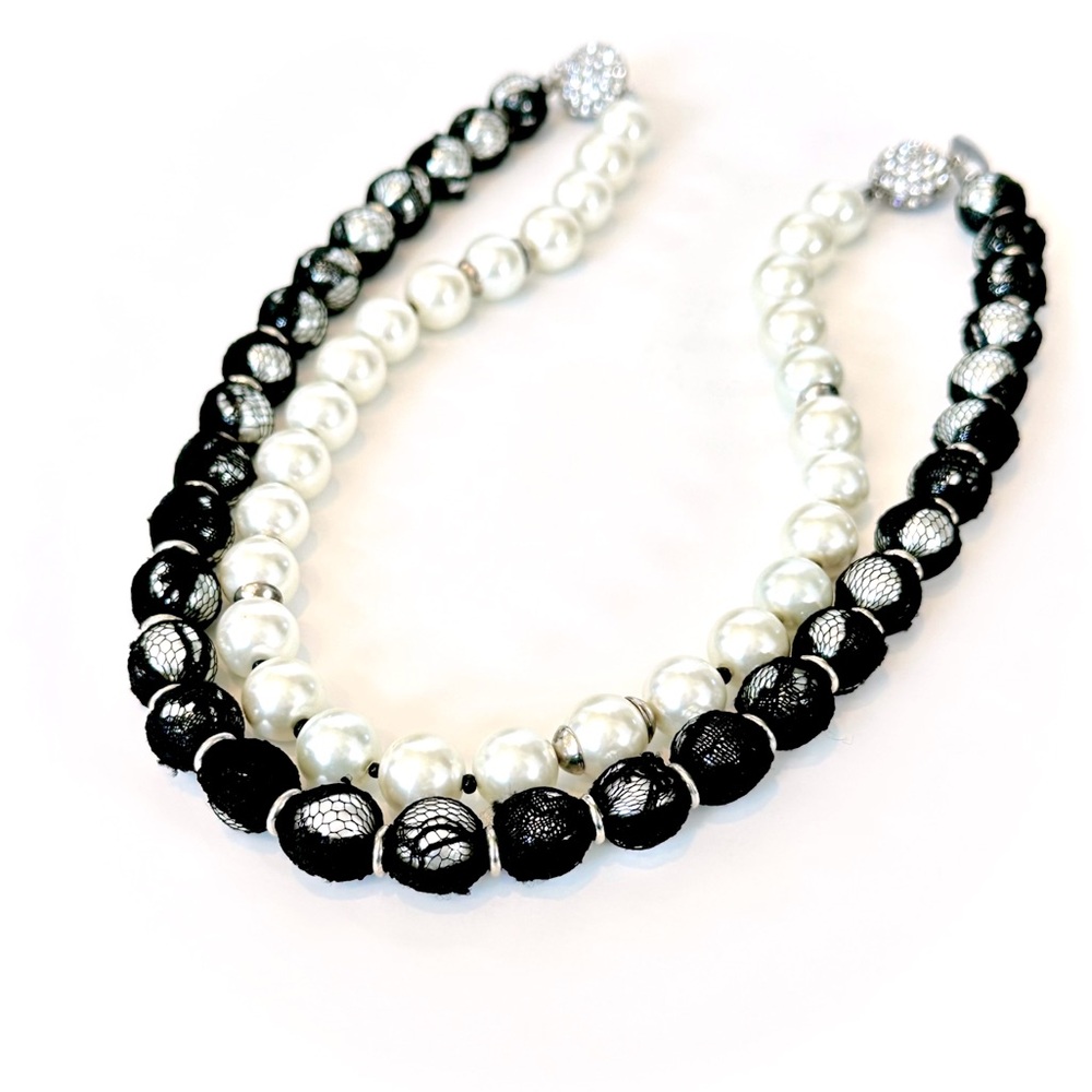 **2 necklaces in 1-Wear it 3 Ways** WHBM Long Black Lace Wrapped Pearl Necklace - Picture 3 of 16